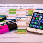 desk_terminplanung_control_newsletter_scattering_planning_marketing_concept-605470