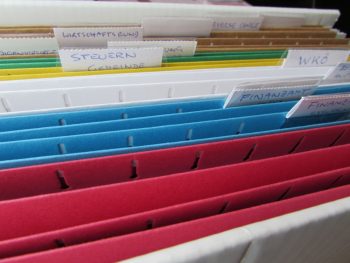 files_folder_drop_file_office_taxes_invoices_aktenordner-1333351