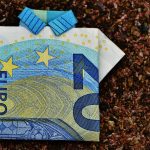 the_last_shirt_dollar_bill_20_euro_folded_gift_money_currency_euro-590385