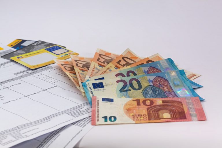 money_euro_currency_europe_dollar_bill_financial_world_finance_banknote-610416