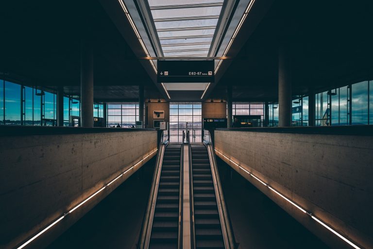 terminal-1210006_1920