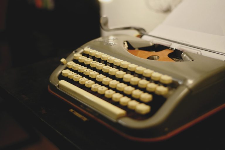 typewriter-3899300_1920