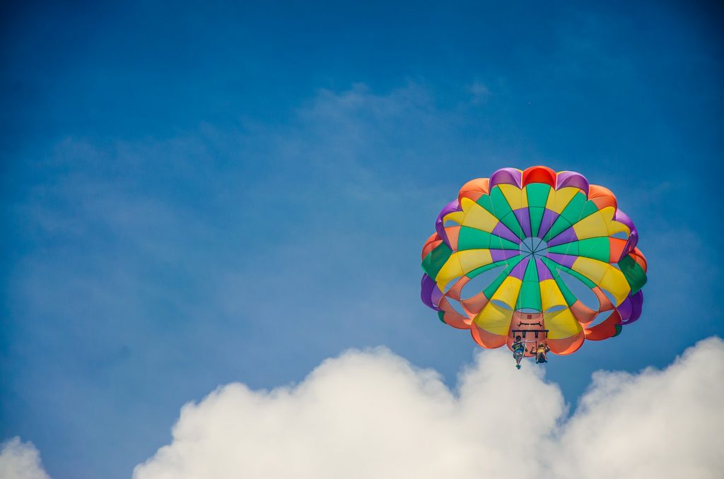 parachute-5408876_1920