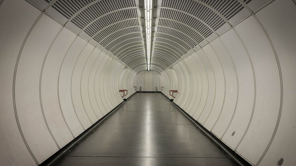 tunnel-400917_1280