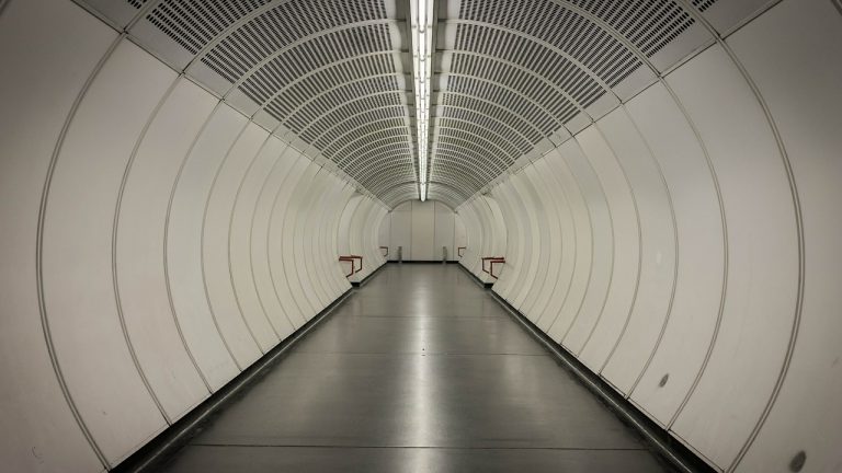 tunnel-400917_1280