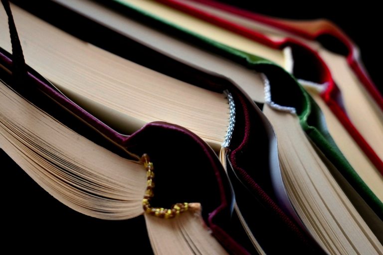 a-book-ge33a774d7_1920