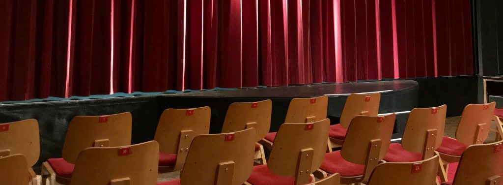 auditorium-g4b6935f4b_1920