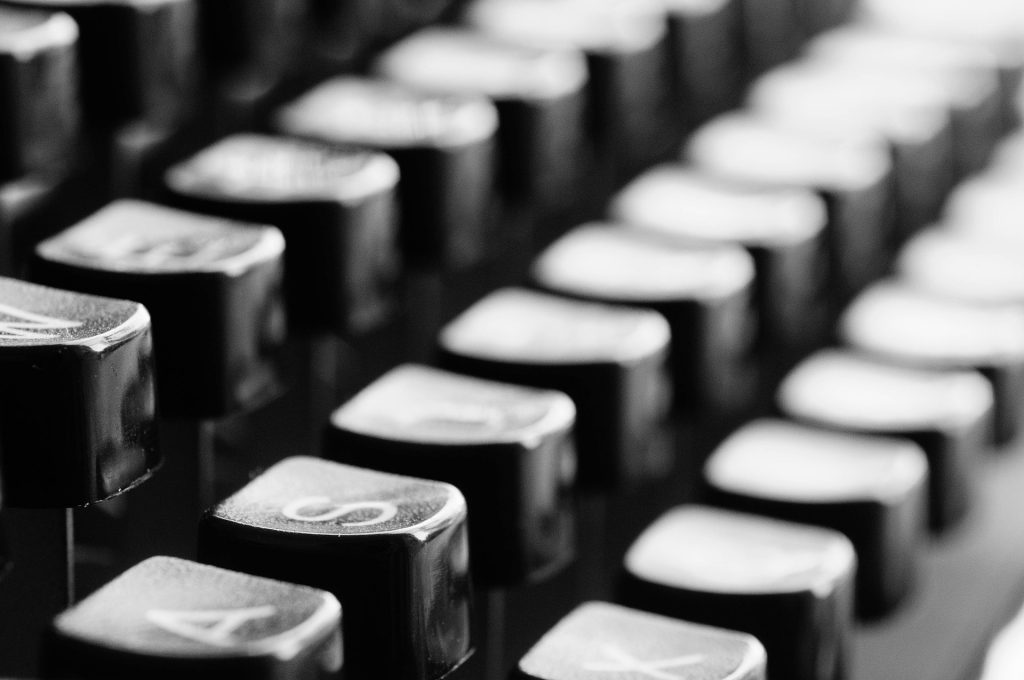 typewriter-g5abad6d33_1920