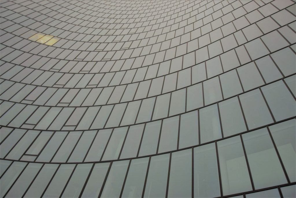 glass-building-gcd6133a31_1920