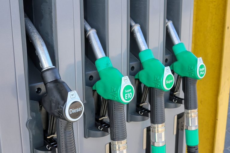 gas-station-g8d935efa0_1920
