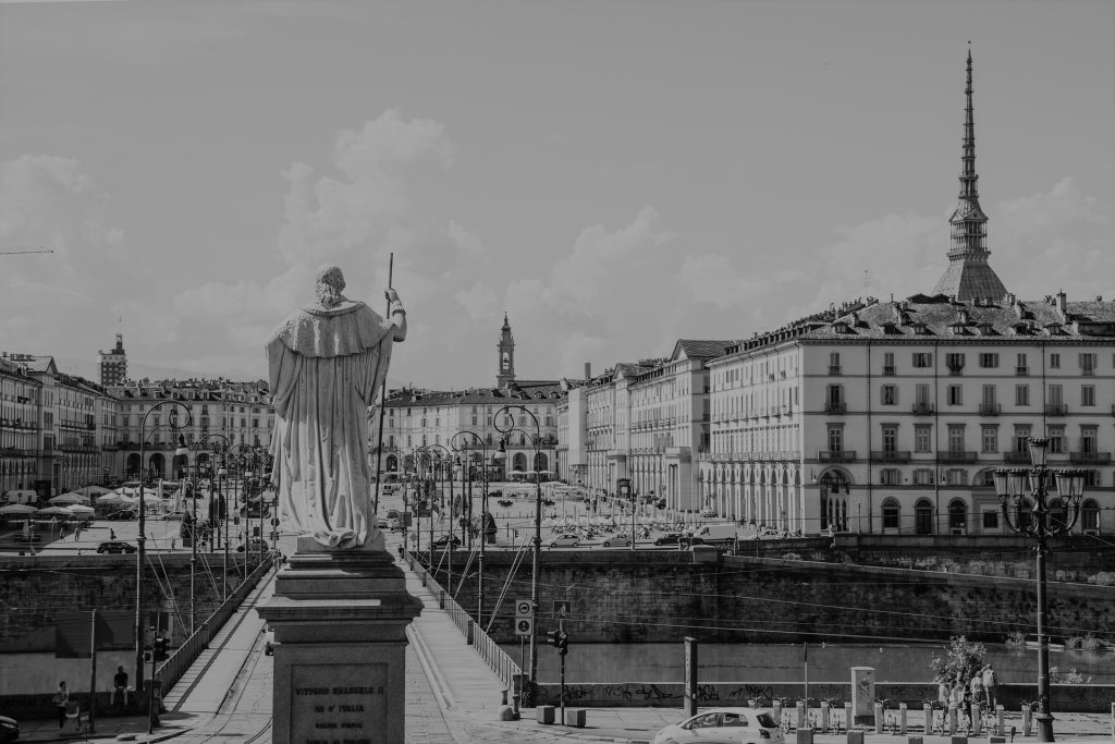 piazza-vittorio-gac9be8bb0_1920