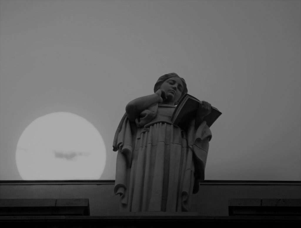 statue-g25992409a_1920