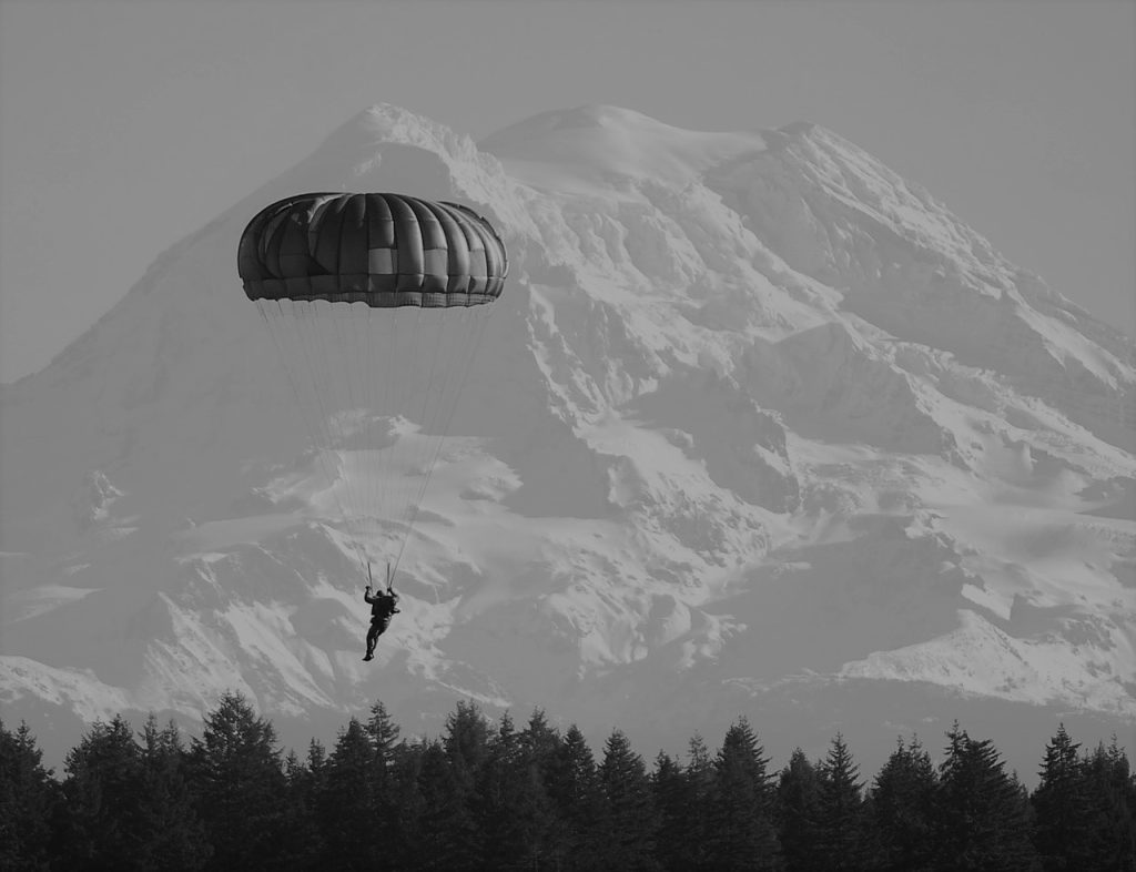 parachute-g109a3de79_1280