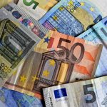 money-gaa0cb0ba8_1280