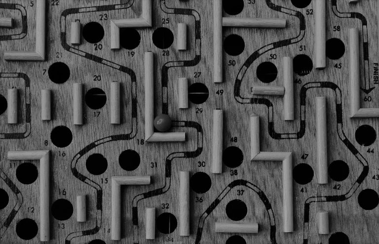 labyrinth-1738039_1280