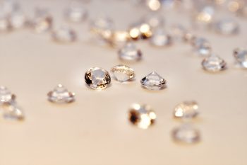 diamonds-4231176_1920