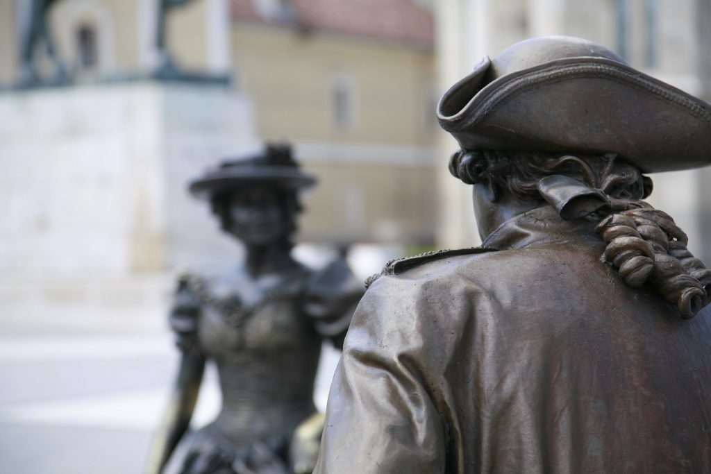 bronze-statues-65763_1920