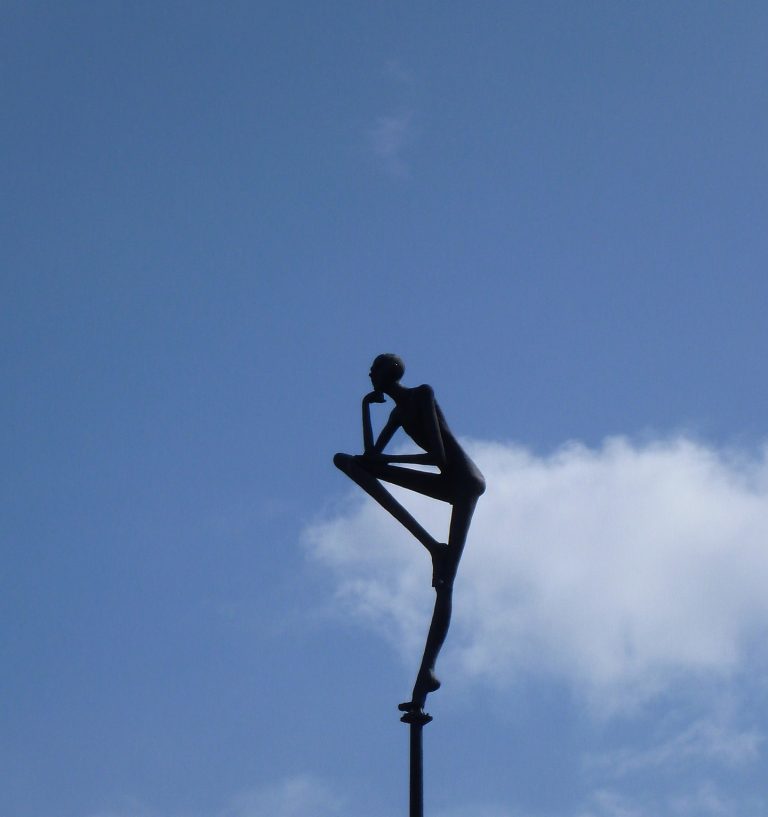 statue-243340_1920
