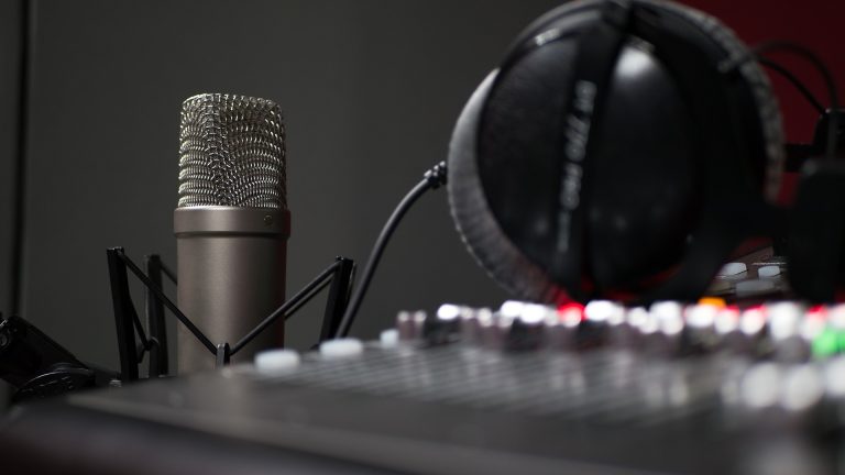 microphone-4272176_1920