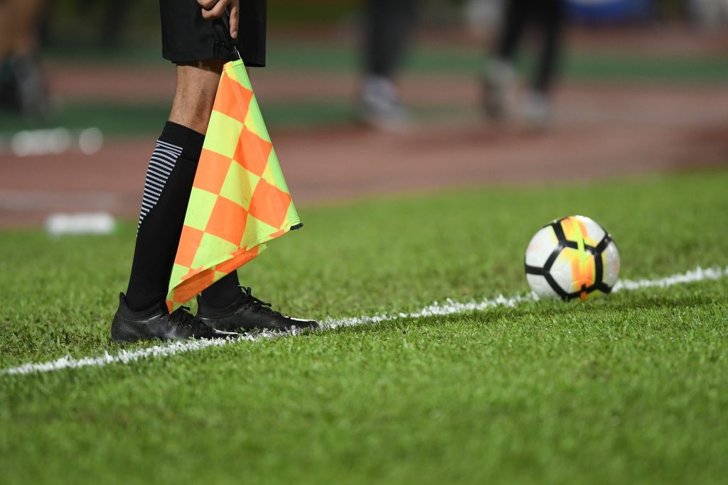 referee-3769454_1920