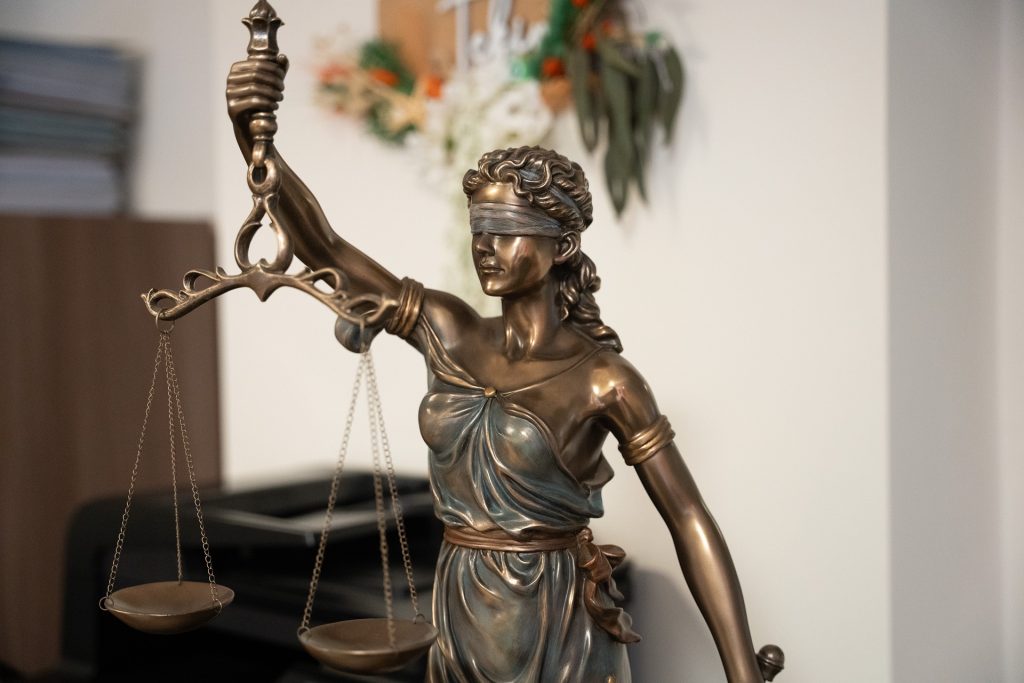 law-8722596_1920