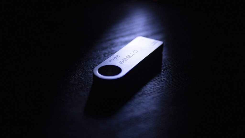 flash-drive-5982253_1920