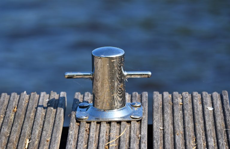 bollard-3418373_1920