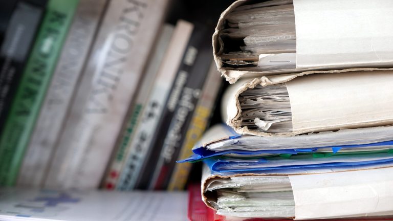 papers-4862061_1920
