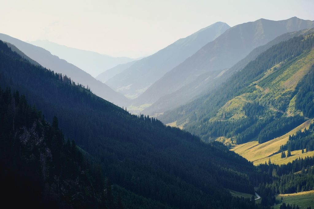 mountains-6508015_1920