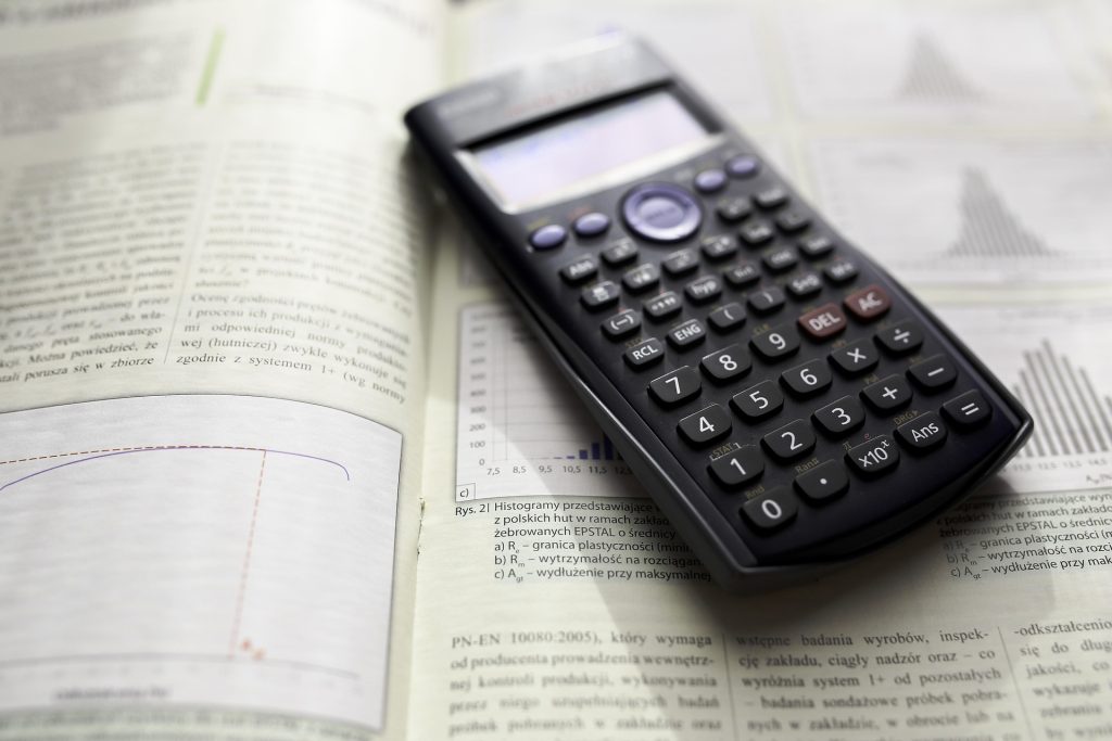 kaboompics-calculator-791831_1920