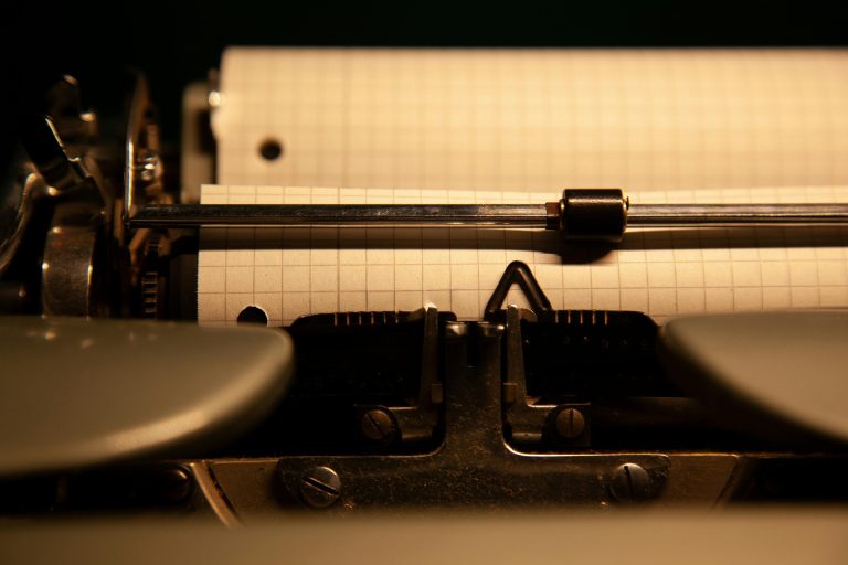 jay_t-writing-7901174_1920